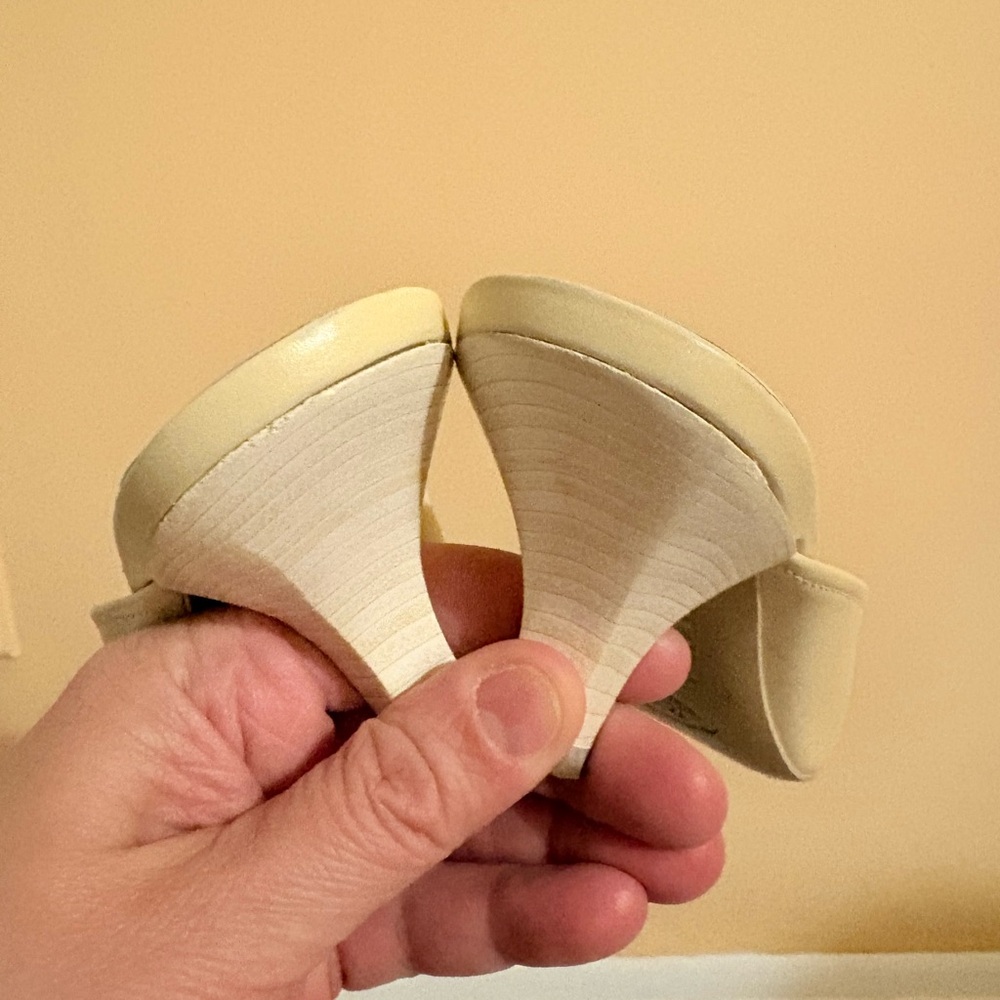 Tod’s Cream Kitten Heels - Picture 5 of 13